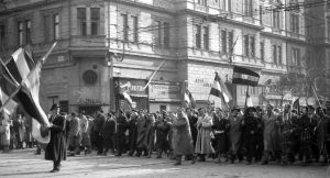 Demonstration der Aufständischen in Budapest 1956.
