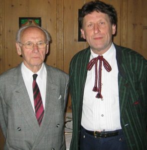 Univ.-Prof. Dr. Erhard Hartung (rechts im Bild) zusammen mit dem österreichischen Justizminister Univ.-Prof. Dr. Hans Klecatsky