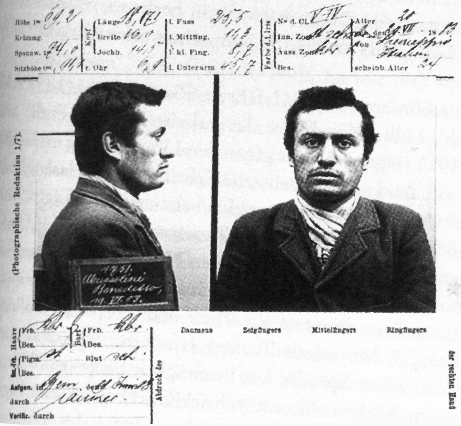 Schweizer Polizeifoto des jungen Benito Mussolini.