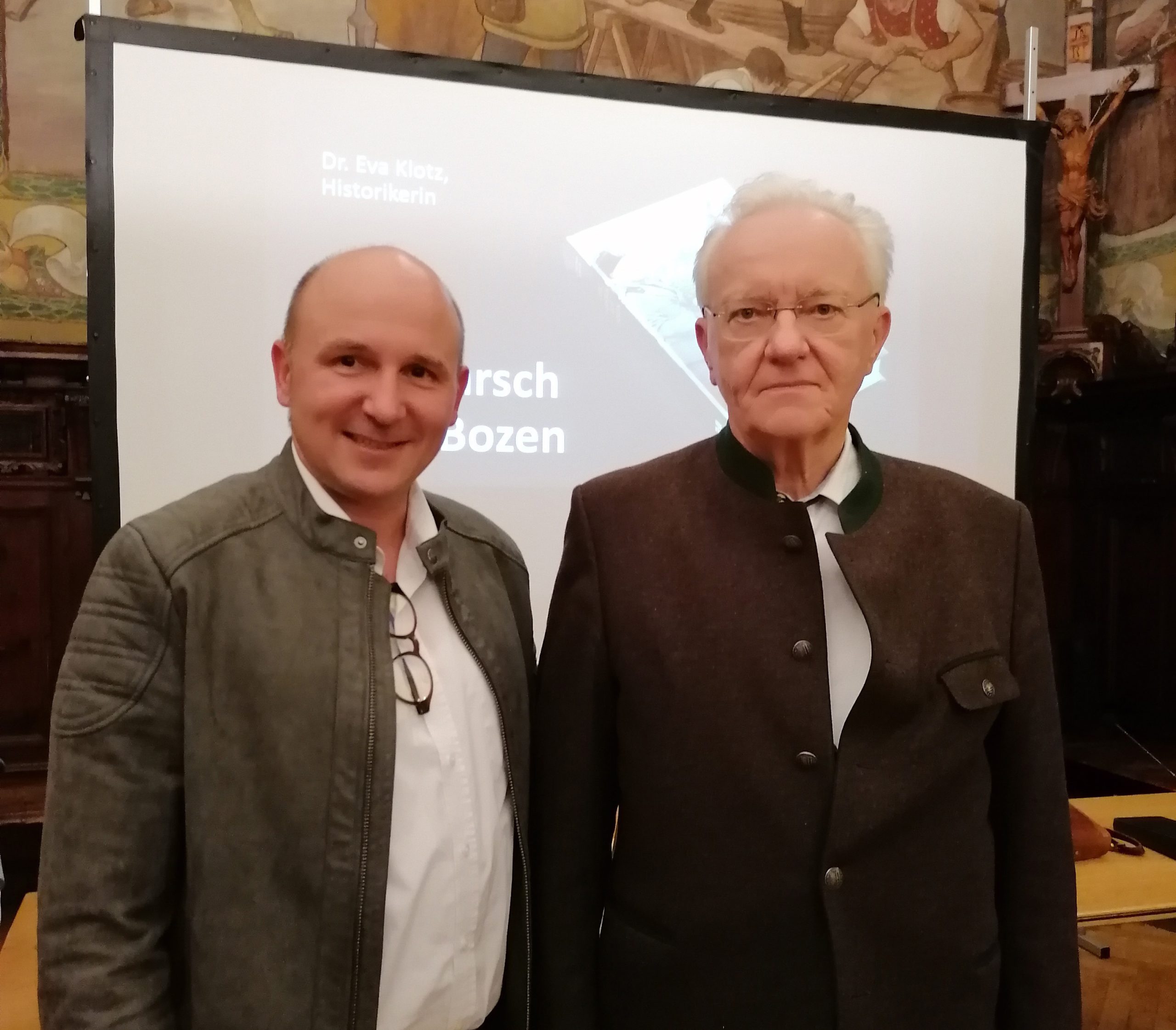 Dieses Bild zeigt mich (rechts) zusammen mit dem Verleger Elmar Thaler auf der Veranstaltung.