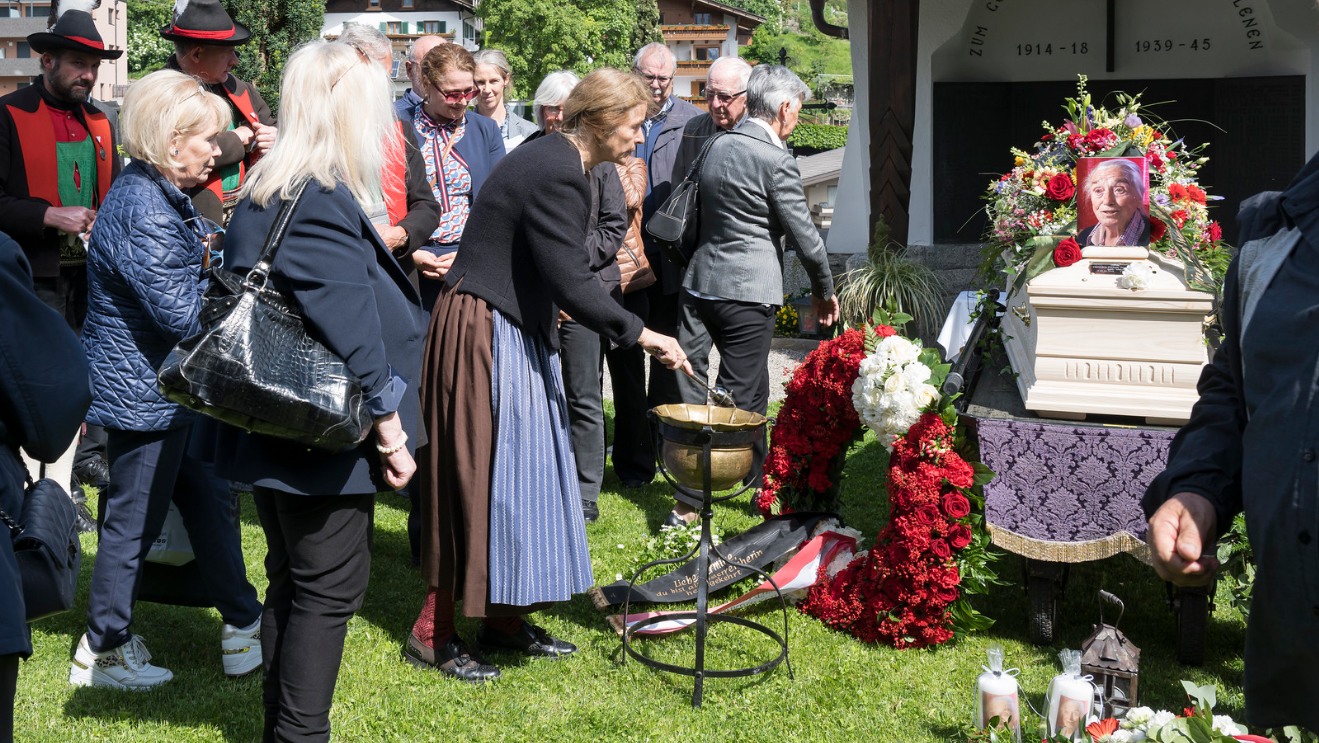 Die ehemalige Südtiroler Landtagsabgeordnete Dr. Eva Klotz, die Tochter des legendären Freiheitskämpfers Georg Klotz, nahm an dem Begräbnis teil.(Bild SSB)