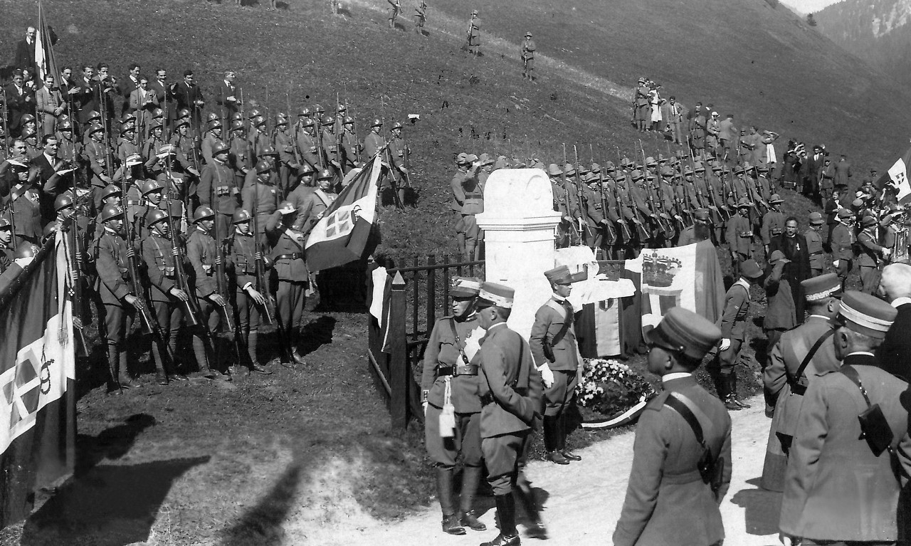 Die Einweihung des Grenzsteines am Brenner durch den italienischen König am 13. Oktober 1921.