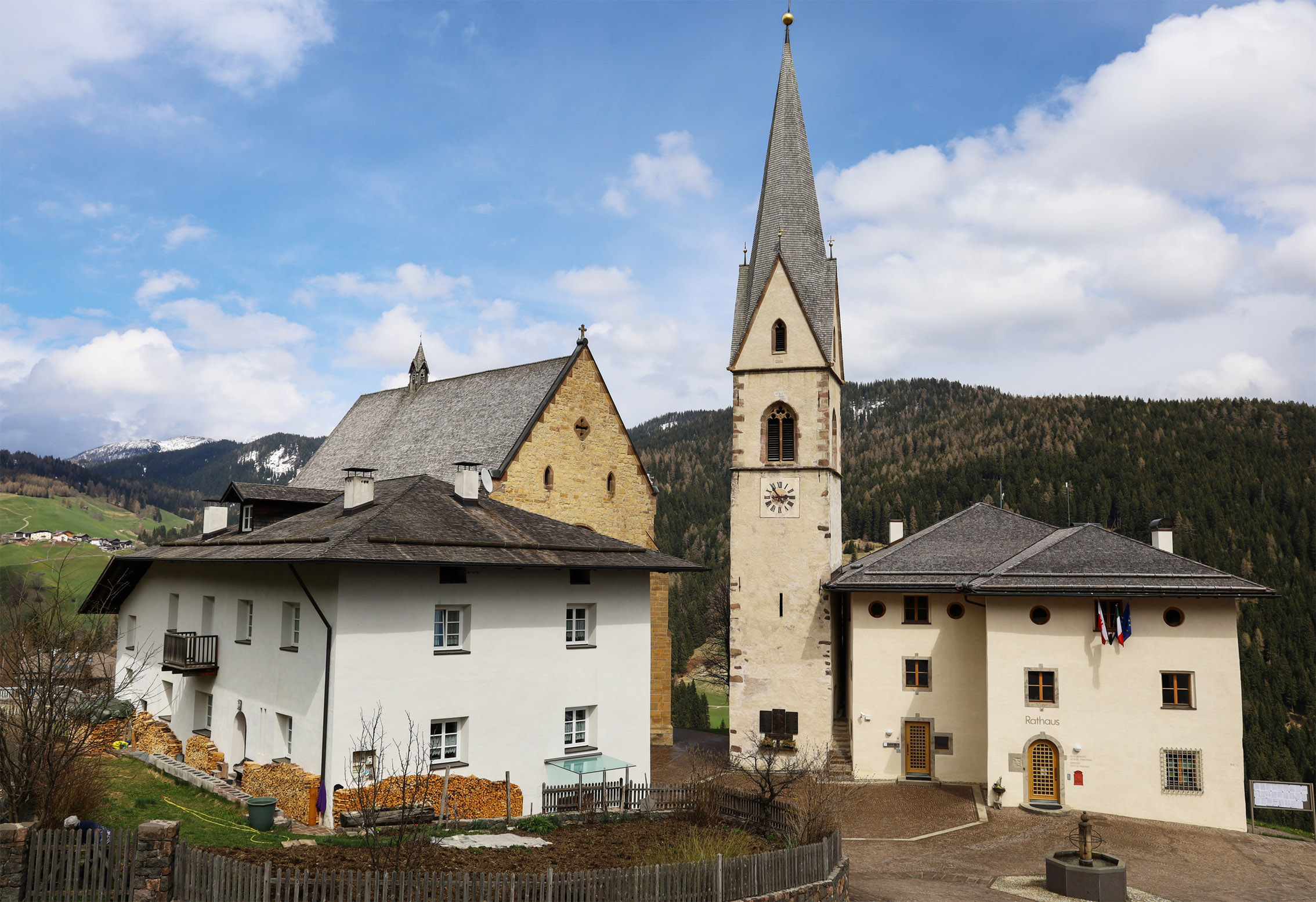 Die Pfarrkirche von Proveis am Deutschnonsberg, in welcher Pater Marzari getauft worden war. (Bild: Archiv)